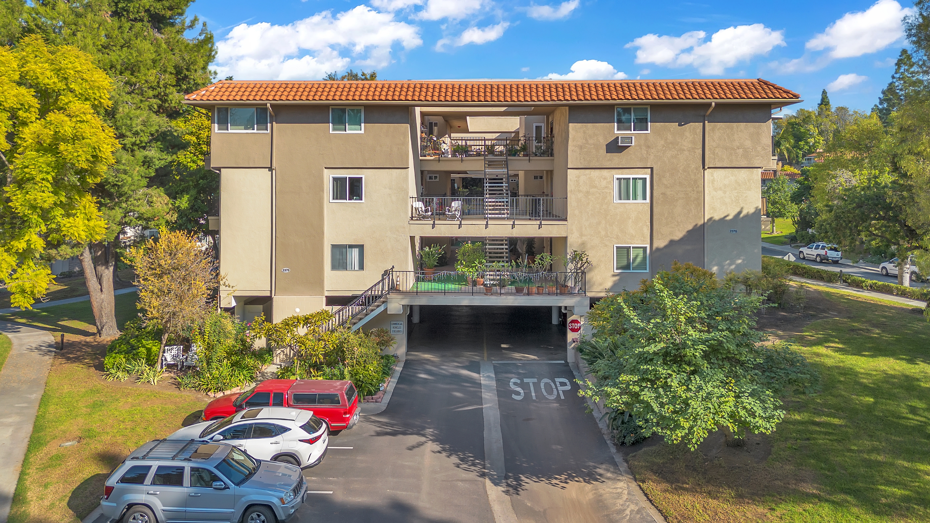 2370 Via Mariposa West - 1